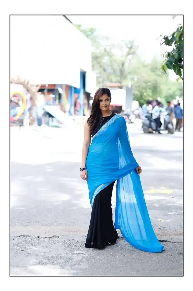 SOUTH INDIAN TV ACTRESS ANASUYA BHARADWAJ IN BLUE SAREE 8